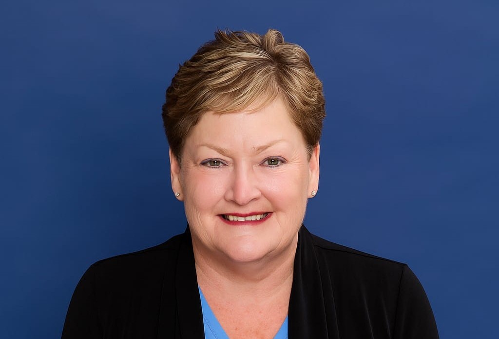 New England Patriots honor Waltham volunteer for mobilizing community support for homeless adults 