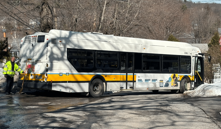 MBTA bus gets stuck in Cedarwood – Waltham Times